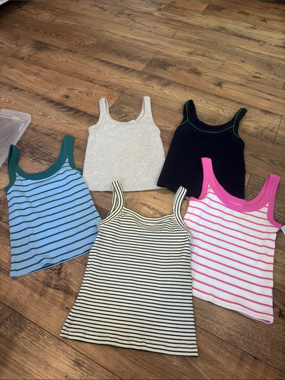 Women’s American eagle tank tops small